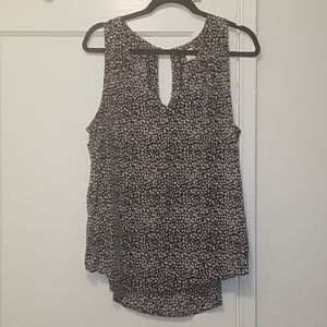 V neck sleeveless top